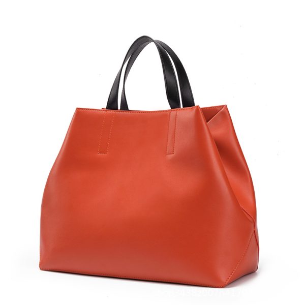 Bolso elegante y coqueto a la vez que sobrio ideal para momentos especiales. Distinción de elegancia por su diseño y sus lineas sencillas, gran capacidad, versatilidad.